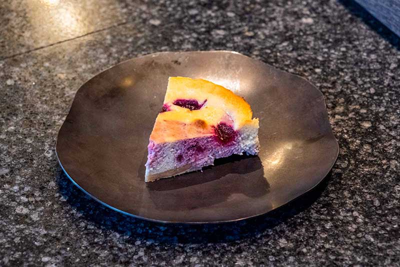 ベリーの入ったチーズケーキ